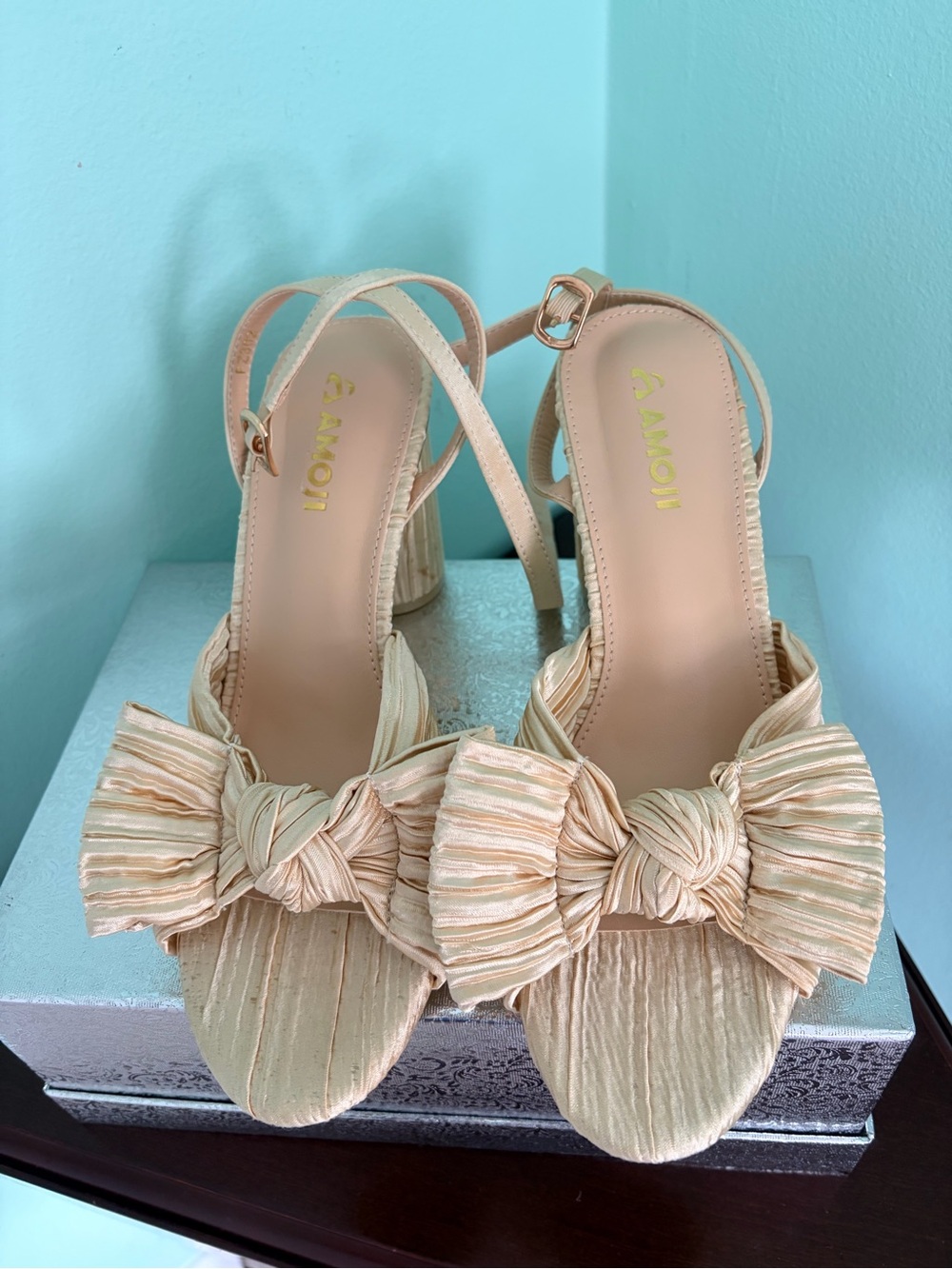 Women's Bow Front Strappy Sandals in Gold